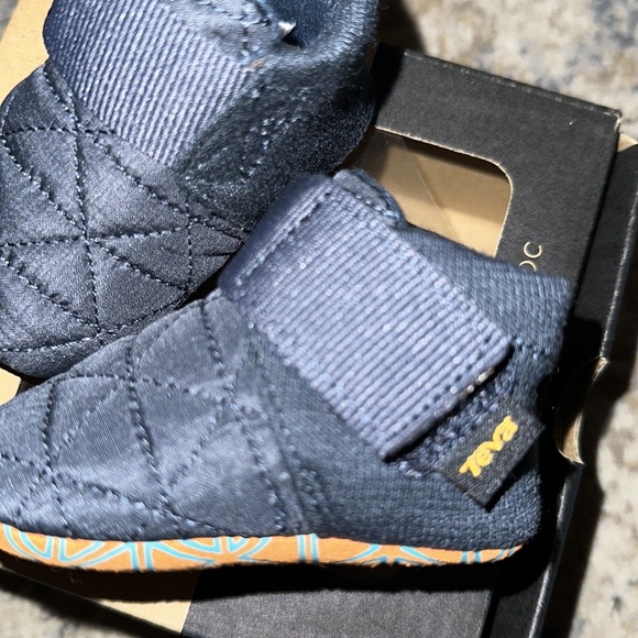 NEW TEVA INFANTS EMBER MOC. - Picture 6 of 9